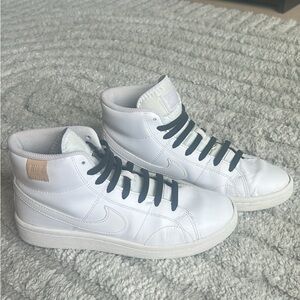 Nike White and Black High-Tops